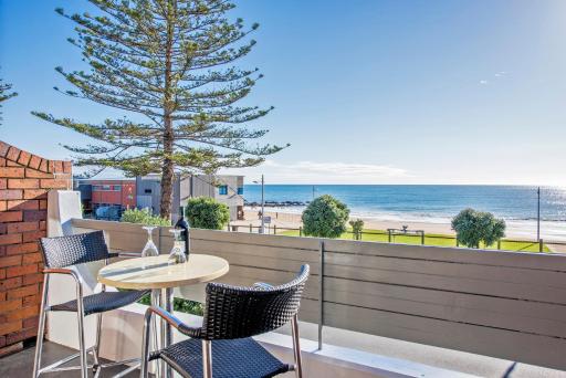 Beachfront Voyager Motor Inn - Housity