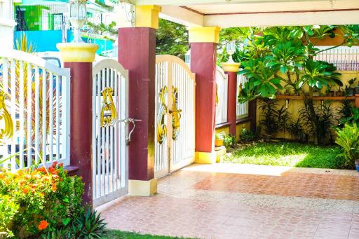 Entire House with 4 rooms near SM Molino and Vermosa Ayala - Housity