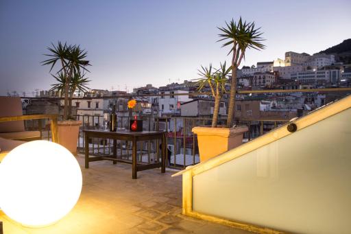 Sui Tetti di Napoli - Housity
