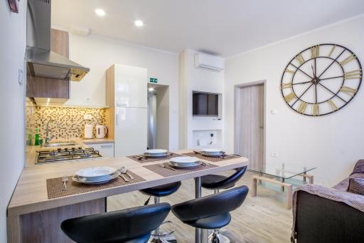 Apartment Emilija - Housity