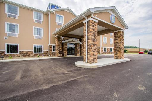 Cobblestone Hotel & Suites - Orrville - Housity