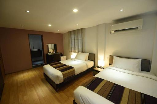 The Varsity House Inn & Serviced Apartments - Housity