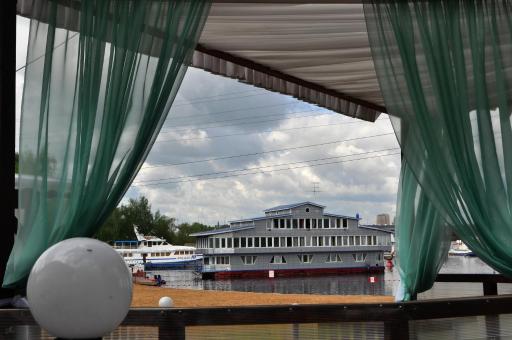 Family hotel on the lake Lakada - Housity