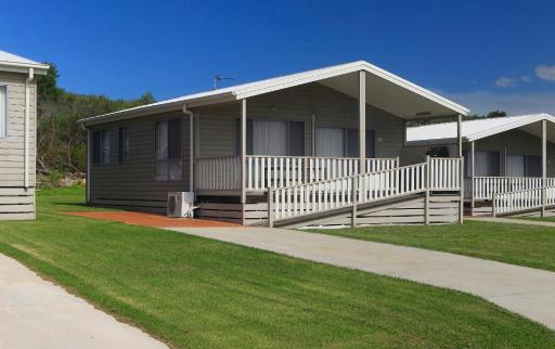 Beachfront Corrimal Beach Tourist Park - Housity