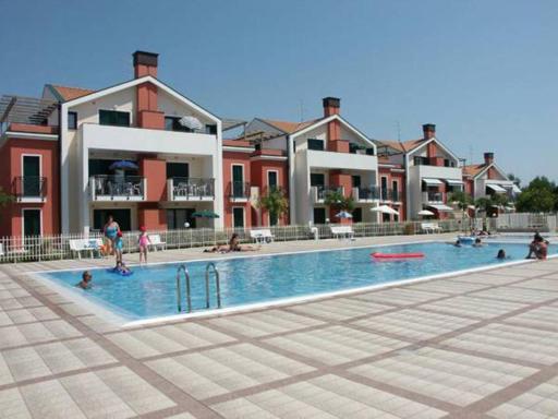 Sunny Apartment On The Sea - Housity