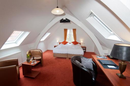 Ambassador City Centre Hotel - Housity