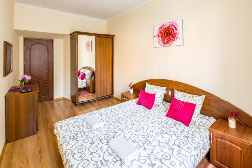 Apartment On Yana Zhizhky - Housity