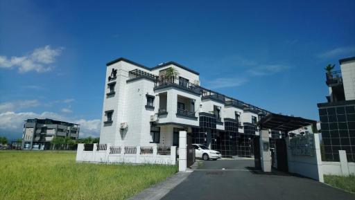 Iris Country Houses - Housity