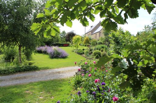 Au Jardin Des Violettes - Housity