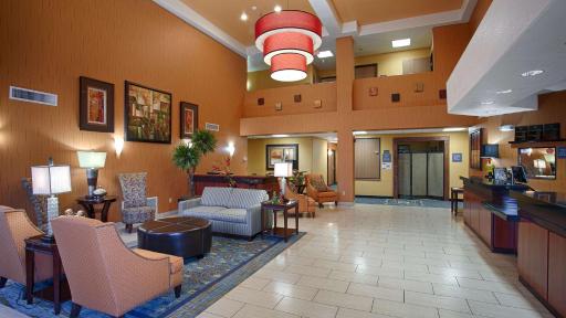 Best Western PLUS Fresno Inn - Housity