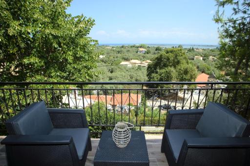 Pine House with Sea View - Housity