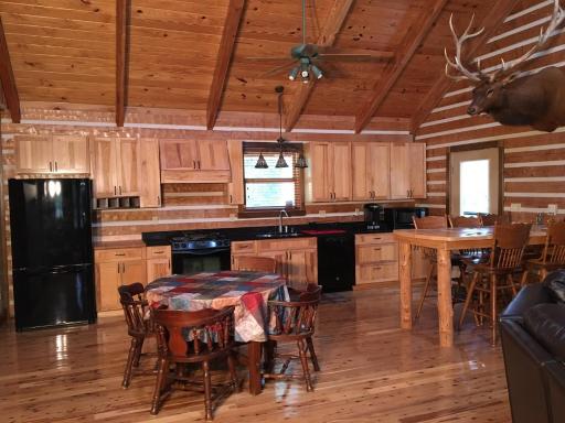 Log Home Guest House - Housity