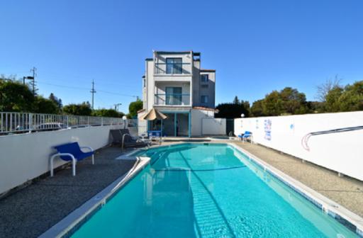 America\'s Best Value Inn of Novato - Housity