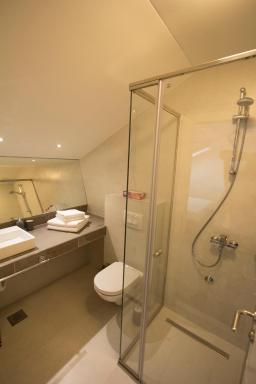 Riverside Residence - Housity