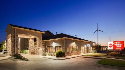 Best Western Plus Night Watchman Inn & Suites - Housity