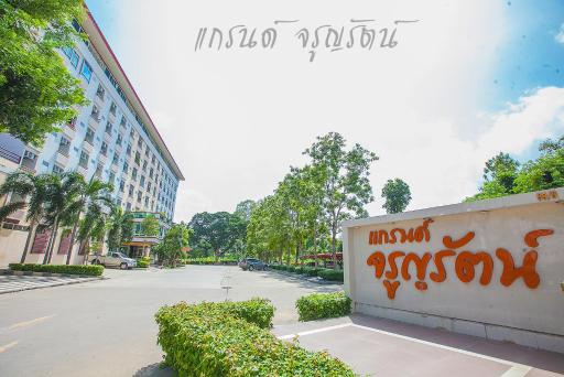 Grand Charoonrat Apartment - Housity