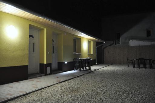 CSONGRÁDI VENDÉGVÁRÓ Apartmanok, Szarka ház - Housity