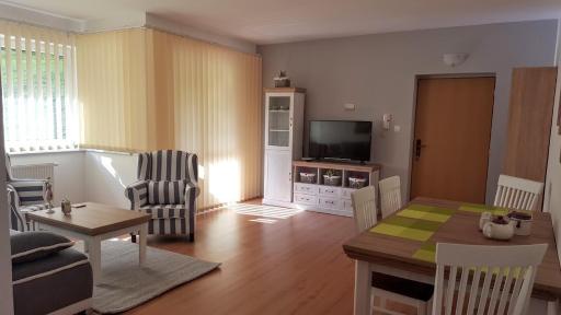 Pinewood Valley Oasis - Housity