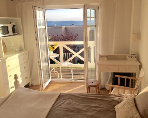 Zimmer mit Bad und Balkon - Housity