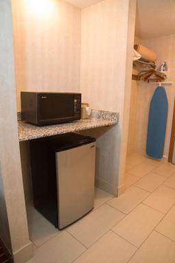 Hampton Falls Inn - Housity
