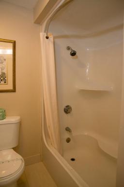 Hampton Falls Inn - Housity