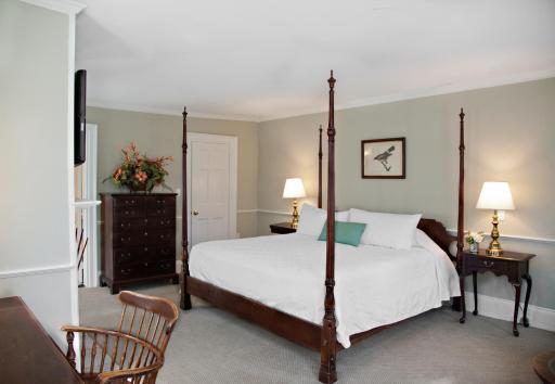 Concord's Colonial Inn - Housity