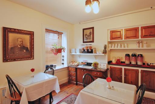 Jailhouse Inn - Housity