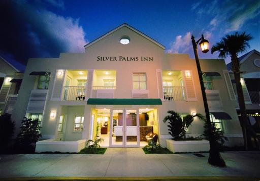 Silver Palms Inn - Housity
