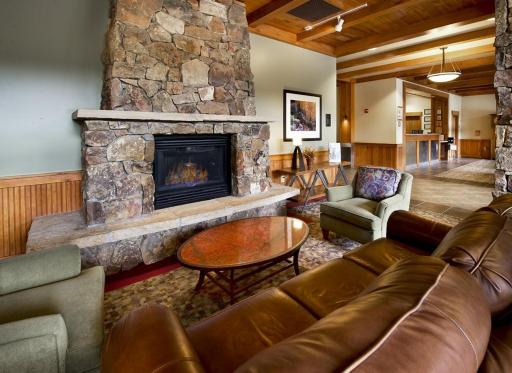 Zephyr Mountain Lodge - Housity