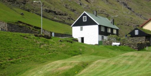 Idyllic house near river and ocean - Housity