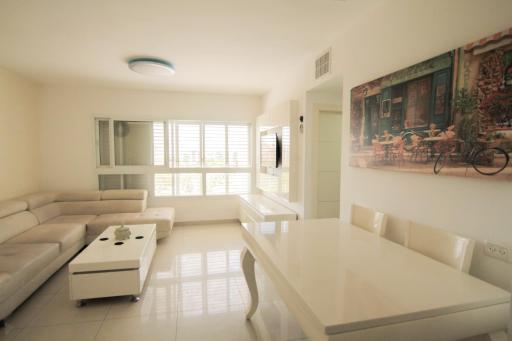 Beautiful 4 bedroom duplex apt - Housity