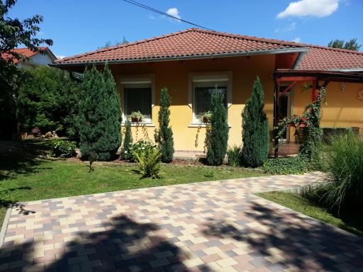 Borostyán Vendégház - Housity