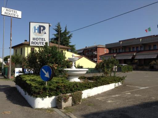 Hotel Route 9 - Housity