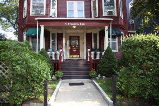 A Friendly Inn at Harvard - Housity