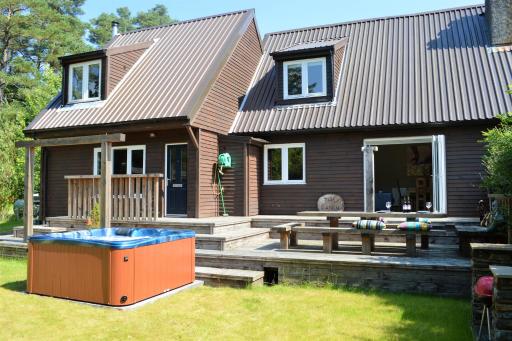 The Ranch Lodge - Housity