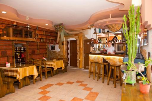 Ideal Hotel - Housity