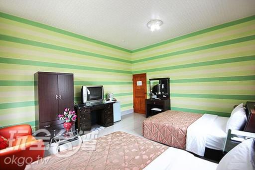 Reny Lake Warm Hostel - Housity