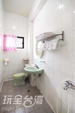 Reny Lake Warm Hostel - Housity