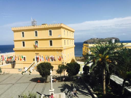 Ventotene La casa in Piazza - Housity