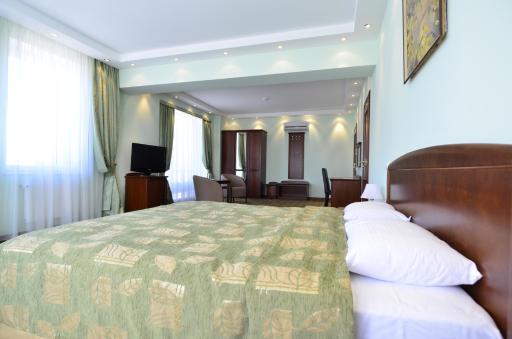 Platinum Hotel - Hizvo