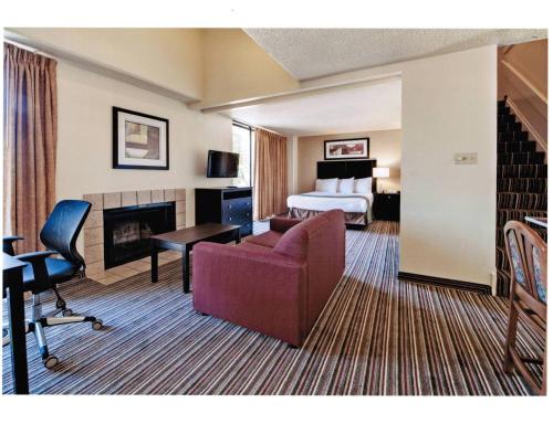 Hawthorn Extended Stay by Wyndham Richardson - Housity