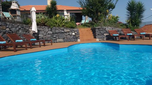 Banda Do Sol Self Catering Cottages - Housity