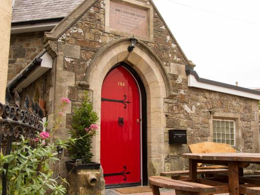 James John Hamilton House and backpacker hostel - Housity