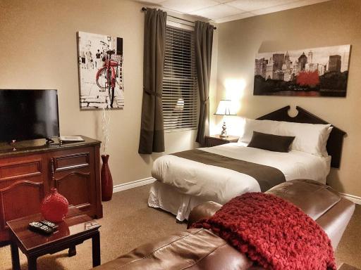 Cozy Studio #15 by Amazing Property Rentals - Housity