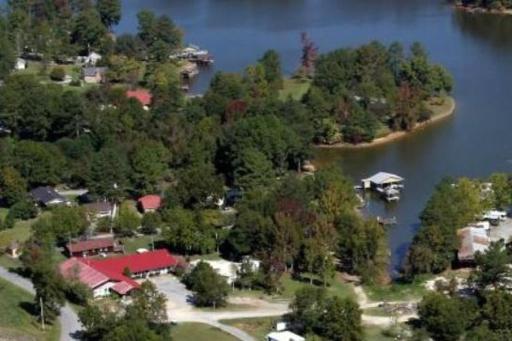Bay Springs Country Inn & Marina - Housity