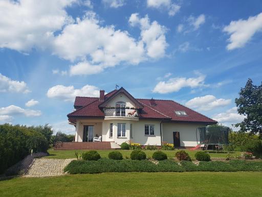 House by the Lake - Housity