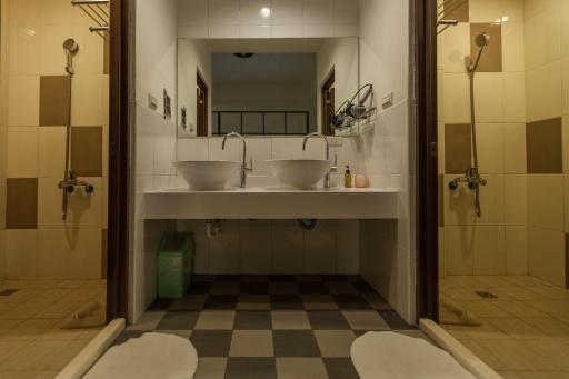 Sleeping Boot Hostel - Housity