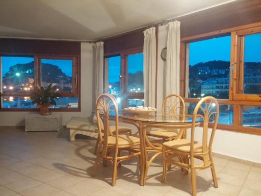 Lydia's Apartment with Castle View - Housity