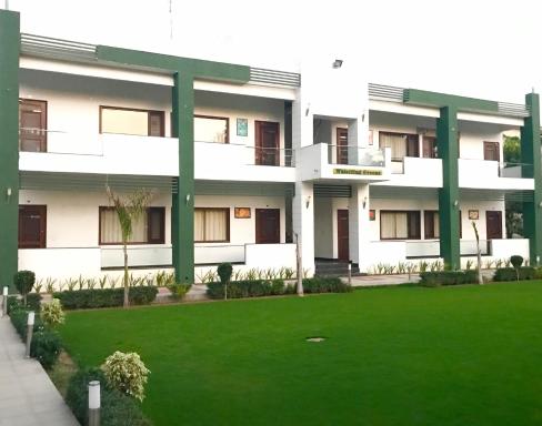 Hotel Whistling Greens - Housity