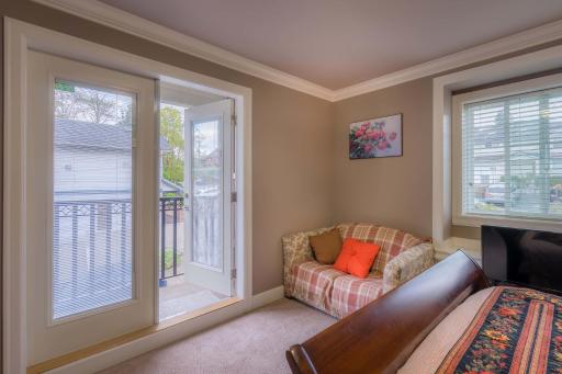 Vancouver Yuelai Guesthouse - Housity